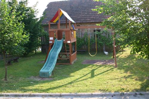 Gostišče - Guest house STARI HRAST Gostišče - Guest house STARI HRAST