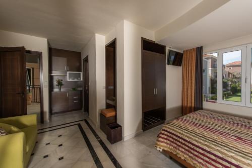 Lito Beach Hotel - image 6