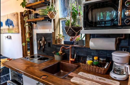 Cozy AF Tiny-House Oasis in Tampa, USA