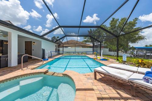Enchanted Views Wondrous Memories Water Views with Heated Pool & Spa - image 10