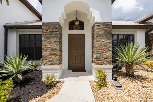 Enchanted Views Wondrous Memories Water Views with Heated Pool & Spa - image 5