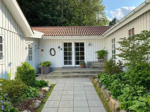 Idyllically Located Wooden House By The Forest, 2