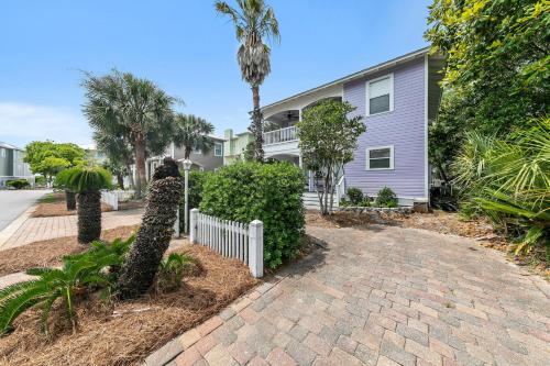 Rainbow Fish - 50 Steps To The Beach and Large Private Pool with hot tub