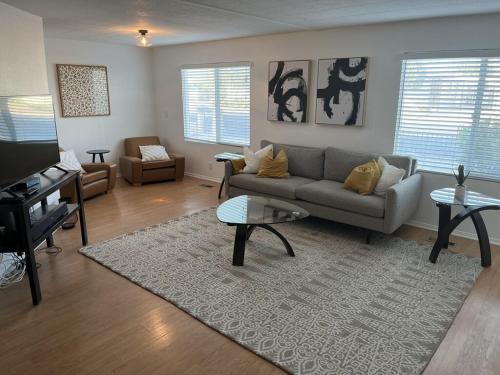 Beautiful remodeled Golf & Tennis 55+ (5-6 Months stay (Oct-Apr))