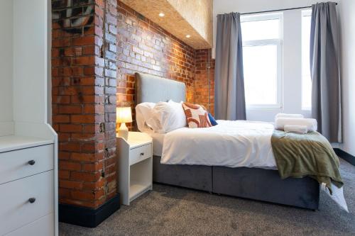 The Kingsway- 2 Bedroom Central Swansea Apartments By StayRight