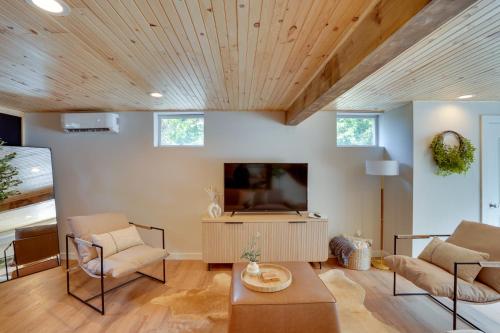 Hot Tub, Fire Pit Pet-Friendly Freehold Home! in Freehold, USA