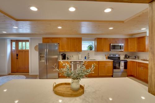 Hot Tub, Fire Pit Pet-Friendly Freehold Home! in Freehold, USA