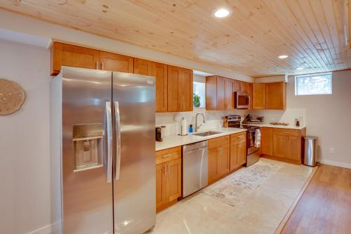 Hot Tub, Fire Pit Pet-Friendly Freehold Home! in Freehold, USA