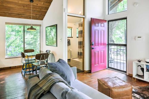 Chic Studio Bungalow in Trendy East Austin Area! - image 12