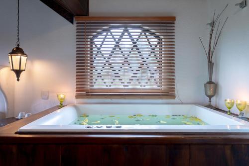 Presidential Suite image 6