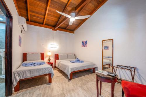 487486875 Parrot Cove Lodge