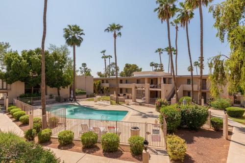 Stylish condo heart of Old Town Scottsdale Pool BBQ