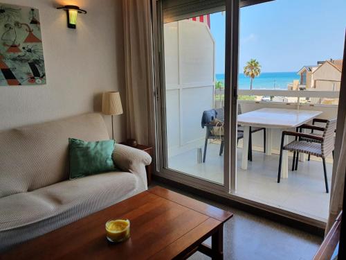 apartamento con vistas al mar a pocos metros de la playa