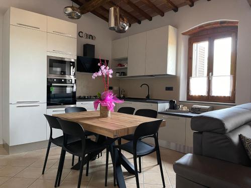  La Casa in Castello in 52021 Ambra