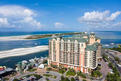 Emerald Grande W1021 near HarborWalk Village