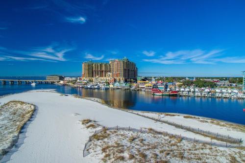 Emerald Grande W1021 near HarborWalk Village