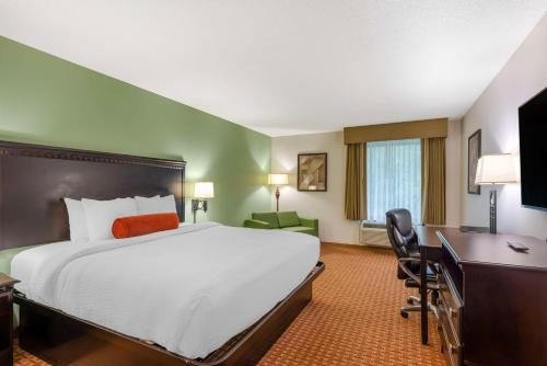Best Western Plus Hopewell Inn - image 13