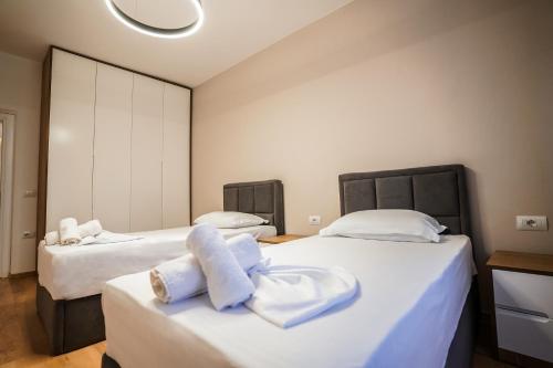 2BR at Café Flora - Skanderbeg Square Area, Tirana (photo 9)