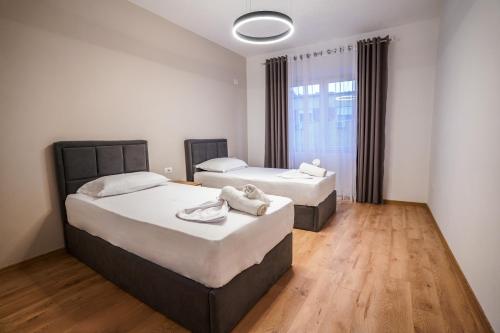 2BR at Café Flora - Skanderbeg Square Area, Tirana (photo 8)