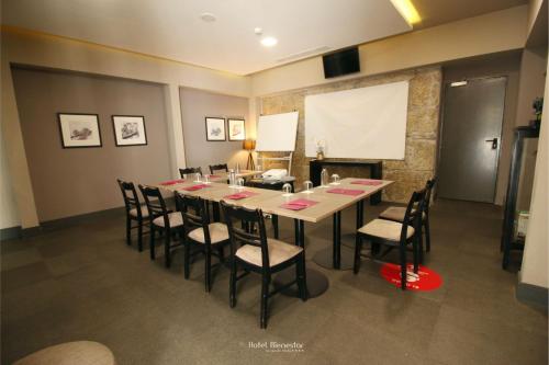 ห้องส่วนกลางสำหรับนั่งเล่น/ดูทีวี, Hotel Bienestar Termas De Vizela in วิเซรา