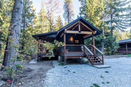 B&B Leavenworth - Tall Pines a cozy 1 bedroom Tiny Cabin - Bed and Breakfast Leavenworth