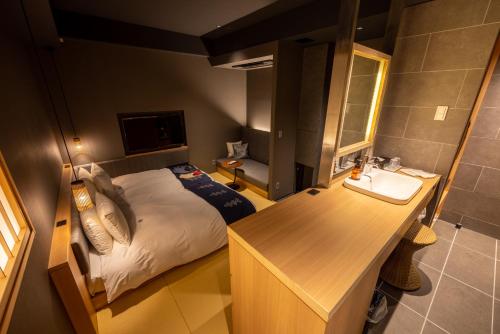 Deluxe Twin Room with Open-Air Bath image 2