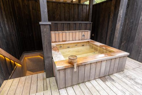 Deluxe Twin Room with Open-Air Bath image 5
