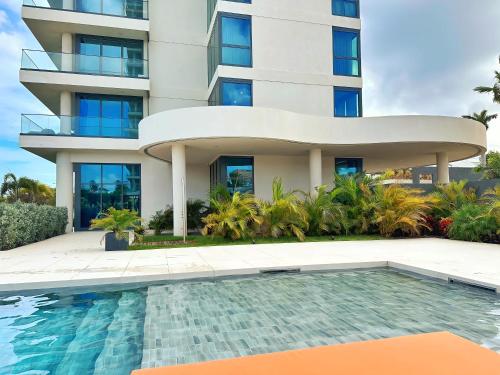 外観, Mullet Bay Suites - Your Luxury Stay Awaits in ロウランズ