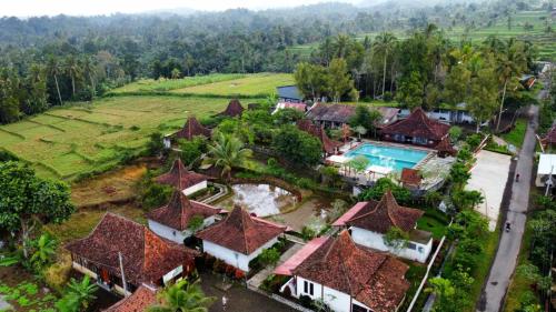 KAMPOENG JOGLO IJEN (Kampoeng Joglo Ijen)