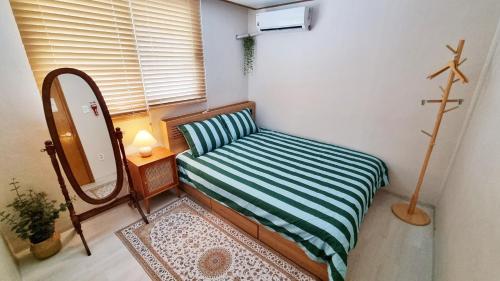 Hongdae&Sinchon 10min cozy house with 2 bedrooms, Сеул (фото 2)