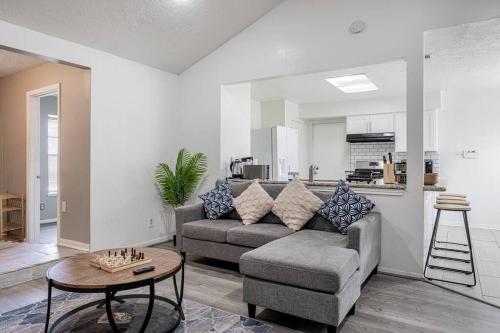 2710 NEW cozy 4BR near IKEA Downtown Zoo