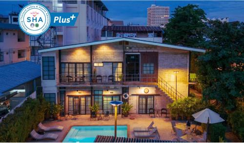 Exterior view, The Warehouse Chiang Mai in Chang Moi