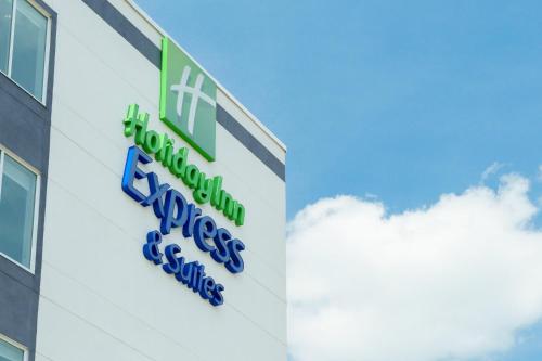 Holiday Inn Express & Suites - Mall of America - MSP Airport, an IHG Hotel