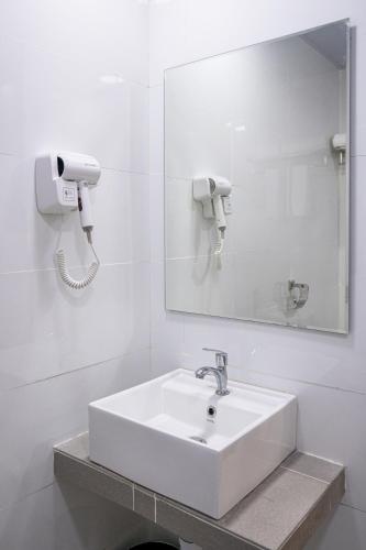 Bathroom, Semporna Garden Hotel in Semporna Airport