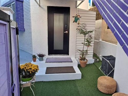 Dongpirang Purple House 1