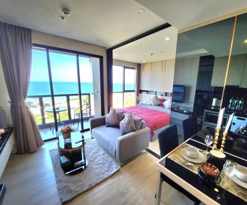 Luxury suite with sea view.