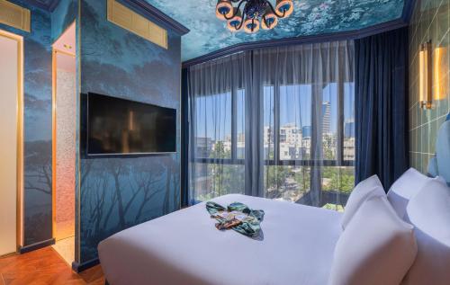 room detail thumbnail 1