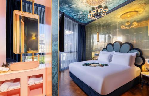room detail thumbnail 1