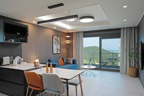 Elmomento Osiria Residence in Songjung-ri