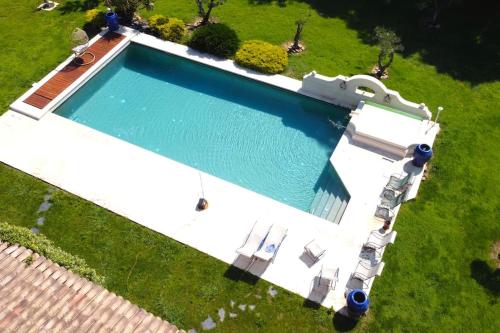 Belle villa provençale dans un parc paysagé avec piscine et sauna