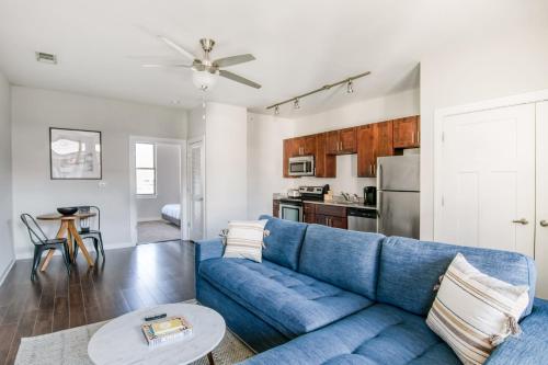 CozySuites Music Row Modern 1BR w free parking 17 in Nashville, USA