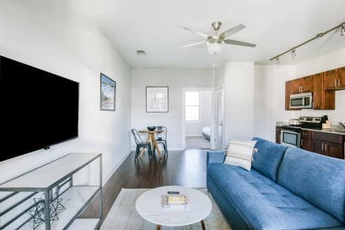 CozySuites Music Row Modern 1BR w free parking 17 in Nashville, USA