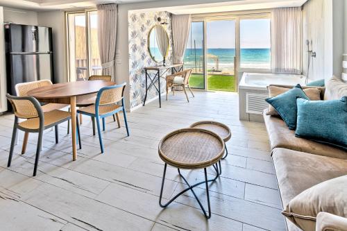 בית חוף מושלם עם גקוזי ומרפסת - Beachside Bliss W jacuzzi
