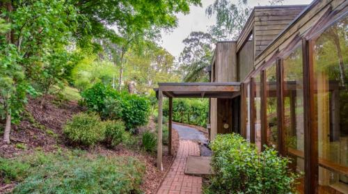 Dandenong Ranges Modernist Bush Escape