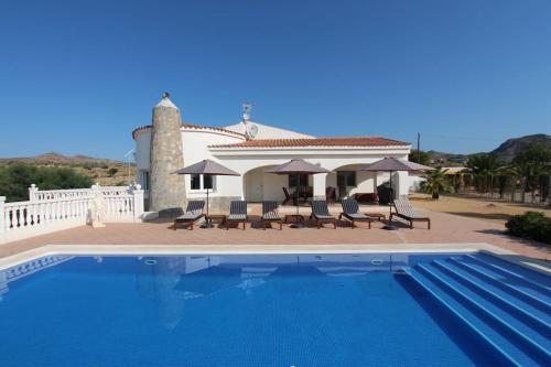 Villa with private swimming pool and coast views! Casa Valle del sol