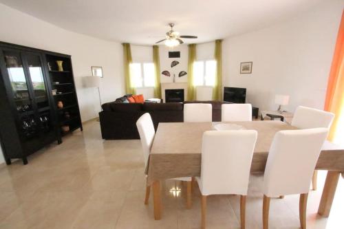 Villa with private swimming pool and coast views! Casa Valle del sol