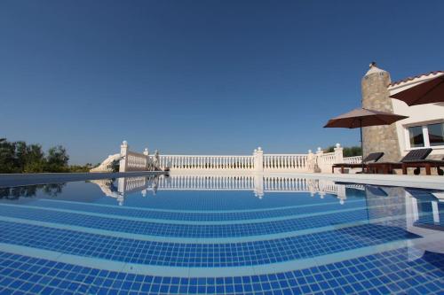 Villa with private swimming pool and coast views! Casa Valle del sol