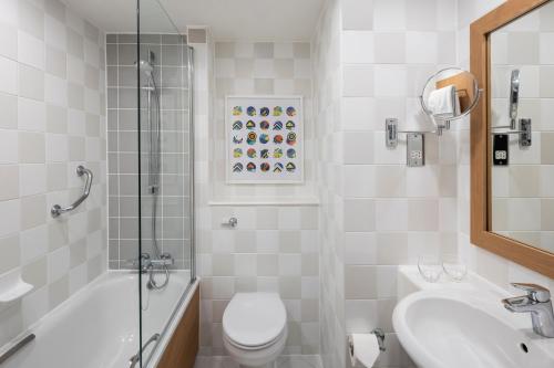 Holiday Inn London - Gatwick Airport an IHG Hotel - image 11