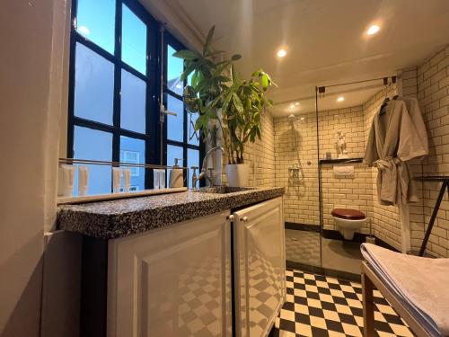 room detail thumbnail 1