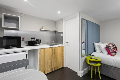 Unique single occupancy studio - image 4